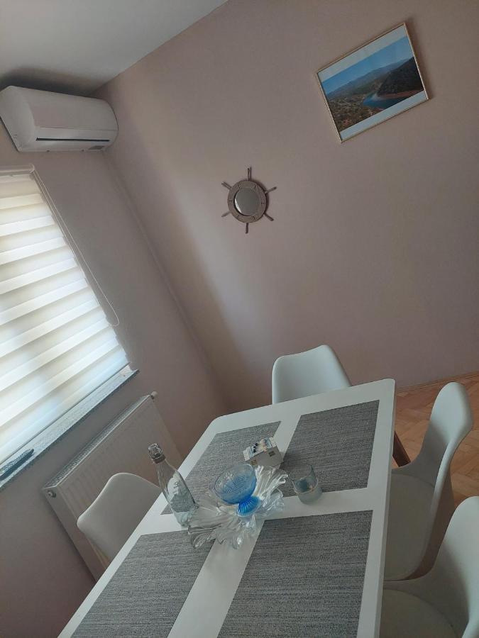 Apartments "Jope I Toni" Biograd Na Moru Buitenkant foto