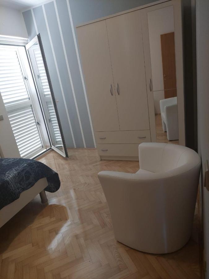 Apartments "Jope I Toni" Biograd Na Moru Buitenkant foto