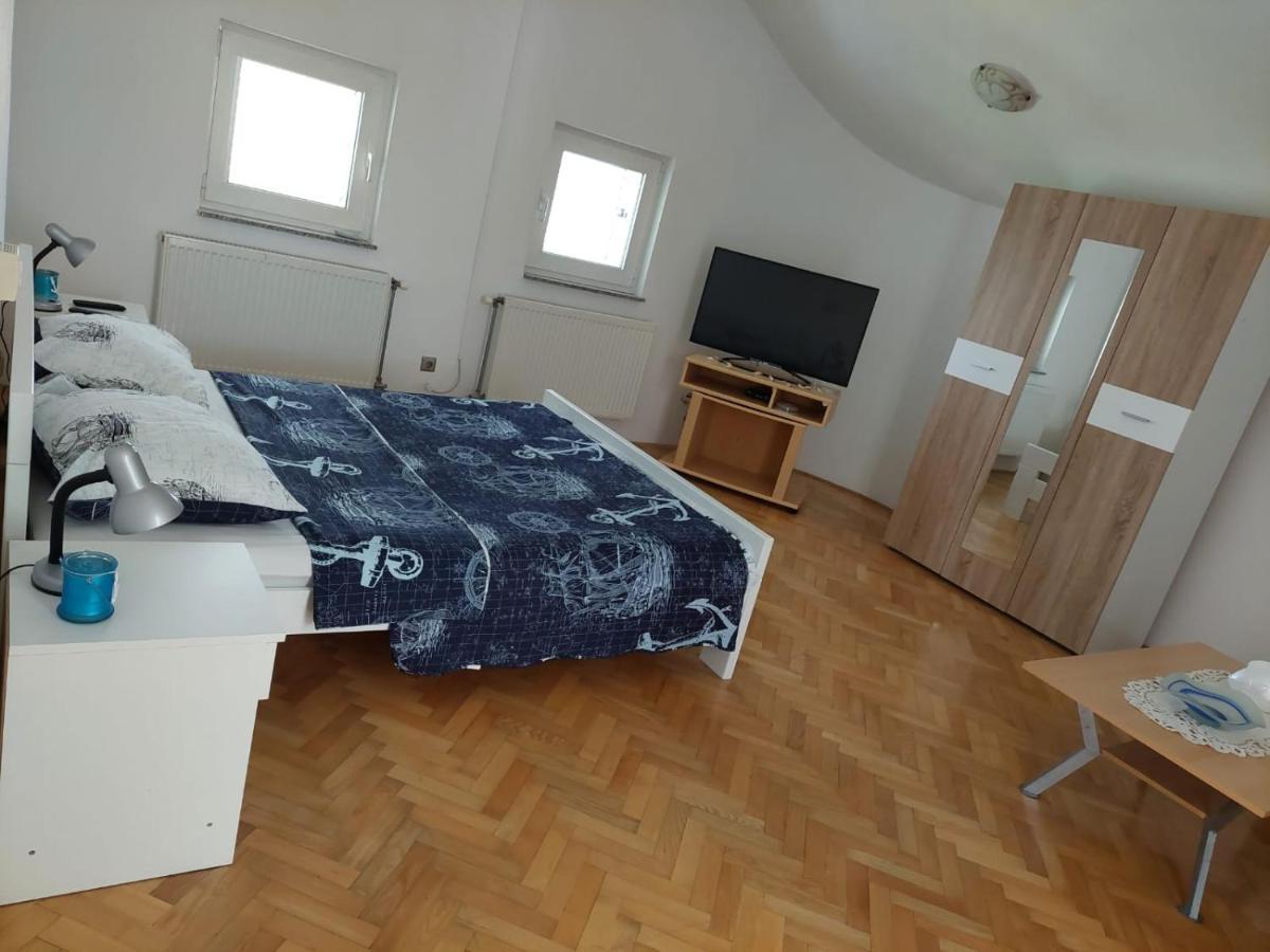 Apartments "Jope I Toni" Biograd Na Moru Buitenkant foto